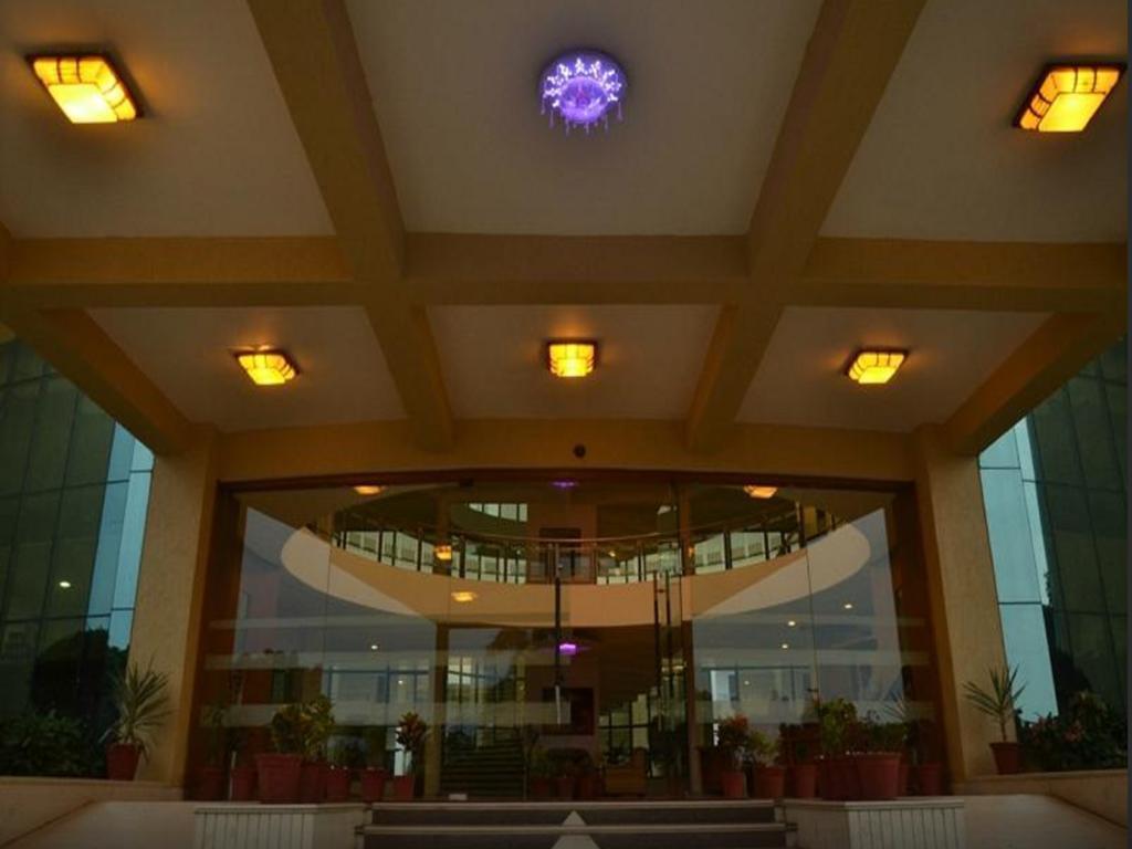 Seven Sky Clarks Exotica Hotell Bhuj Eksteriør bilde