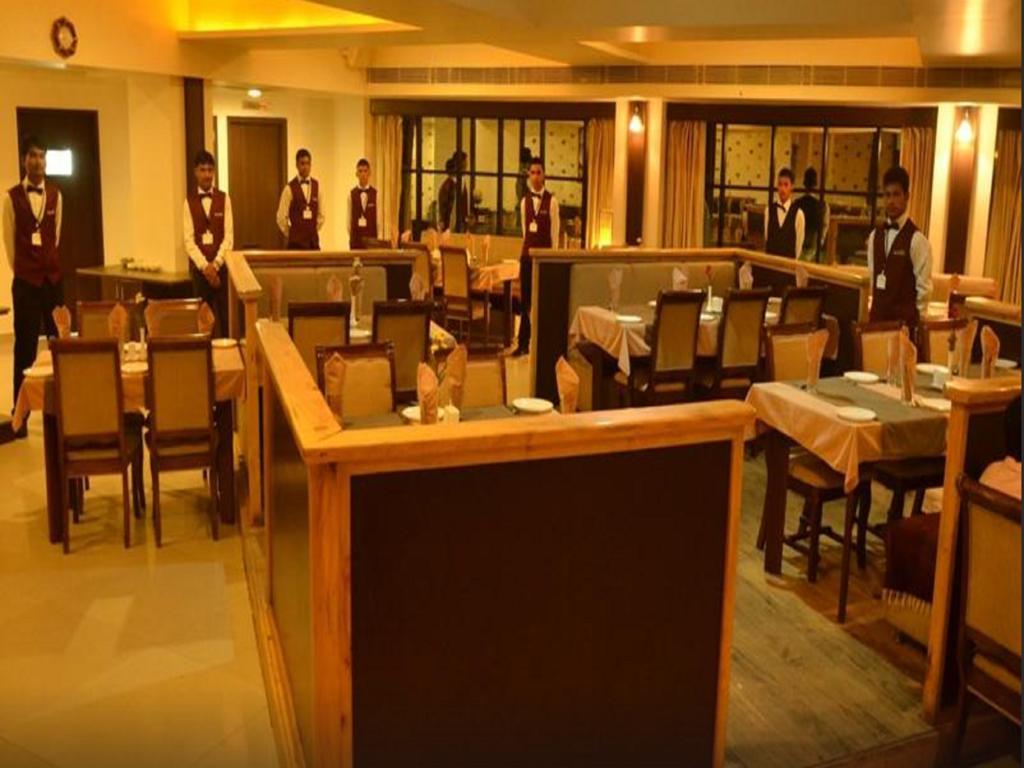 Seven Sky Clarks Exotica Hotell Bhuj Eksteriør bilde