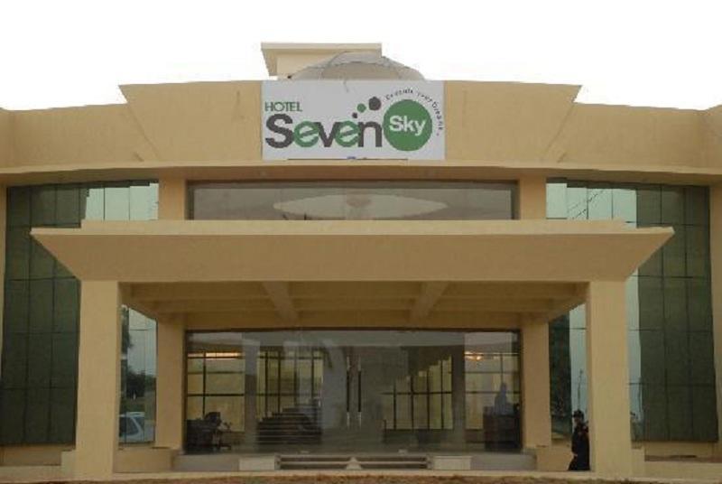 Seven Sky Clarks Exotica Hotell Bhuj Eksteriør bilde