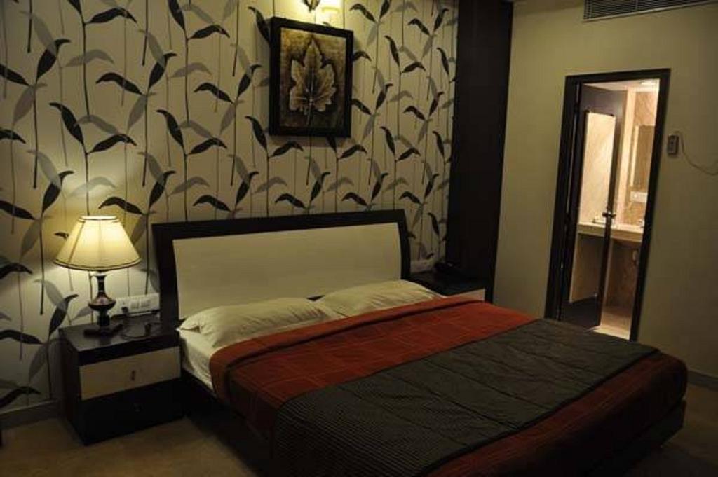 Seven Sky Clarks Exotica Hotell Bhuj Rom bilde