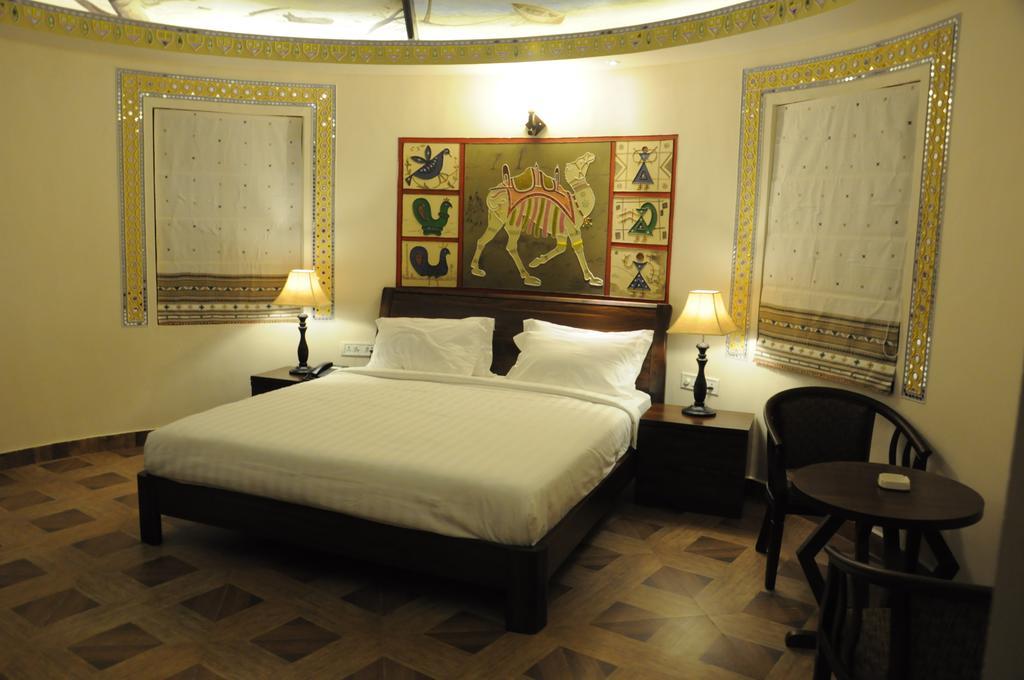 Seven Sky Clarks Exotica Hotell Bhuj Rom bilde
