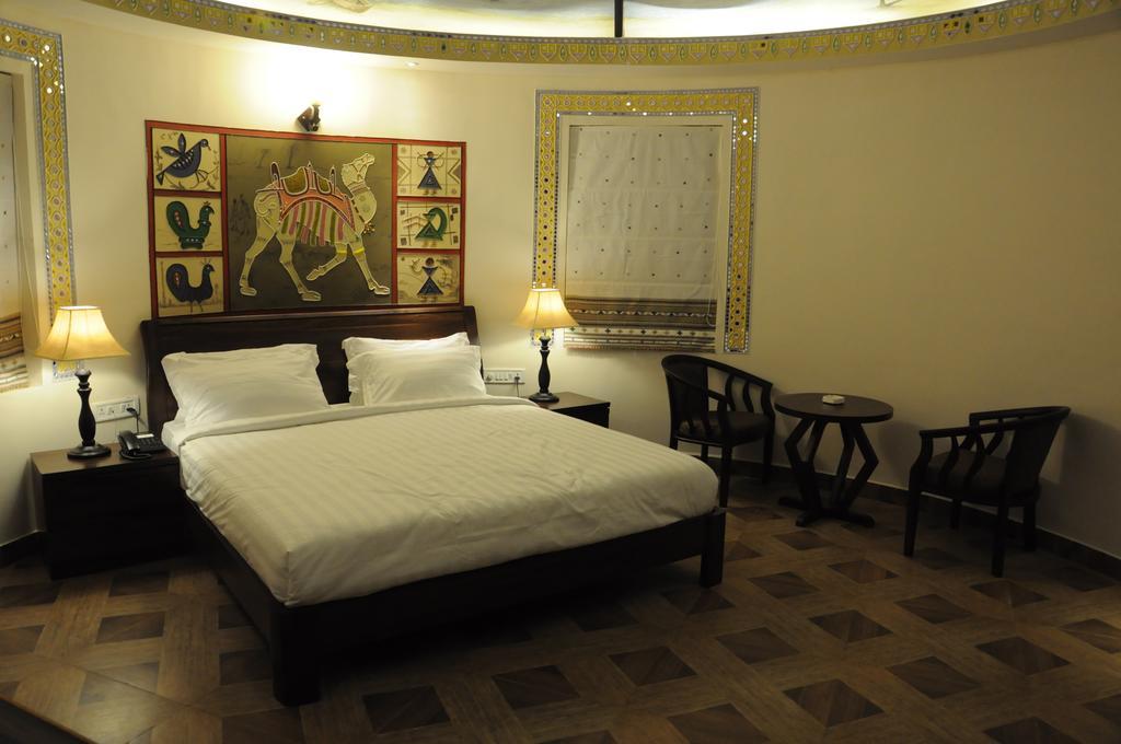 Seven Sky Clarks Exotica Hotell Bhuj Rom bilde