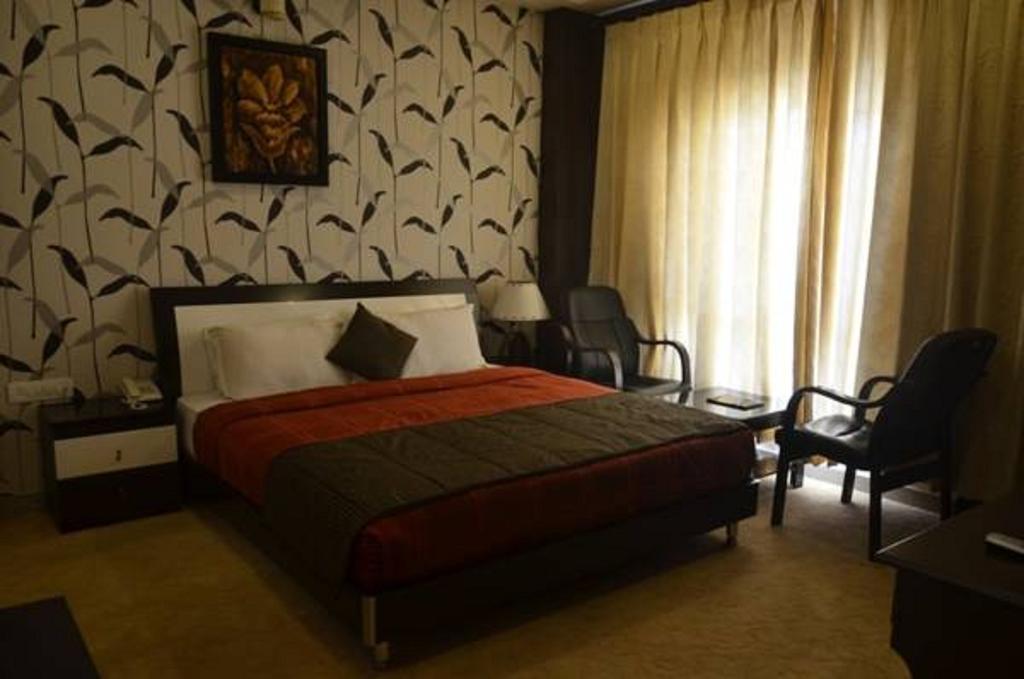 Seven Sky Clarks Exotica Hotell Bhuj Rom bilde