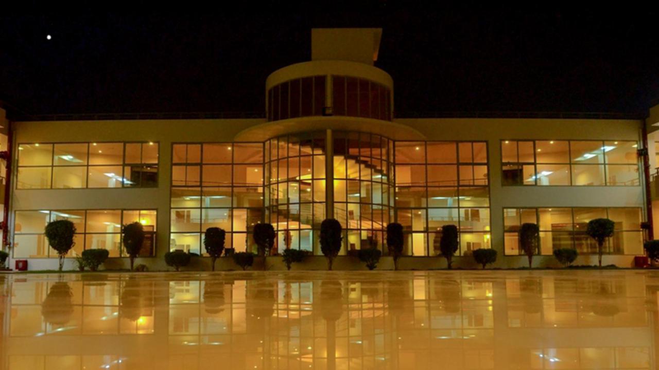 Seven Sky Clarks Exotica Hotell Bhuj Eksteriør bilde