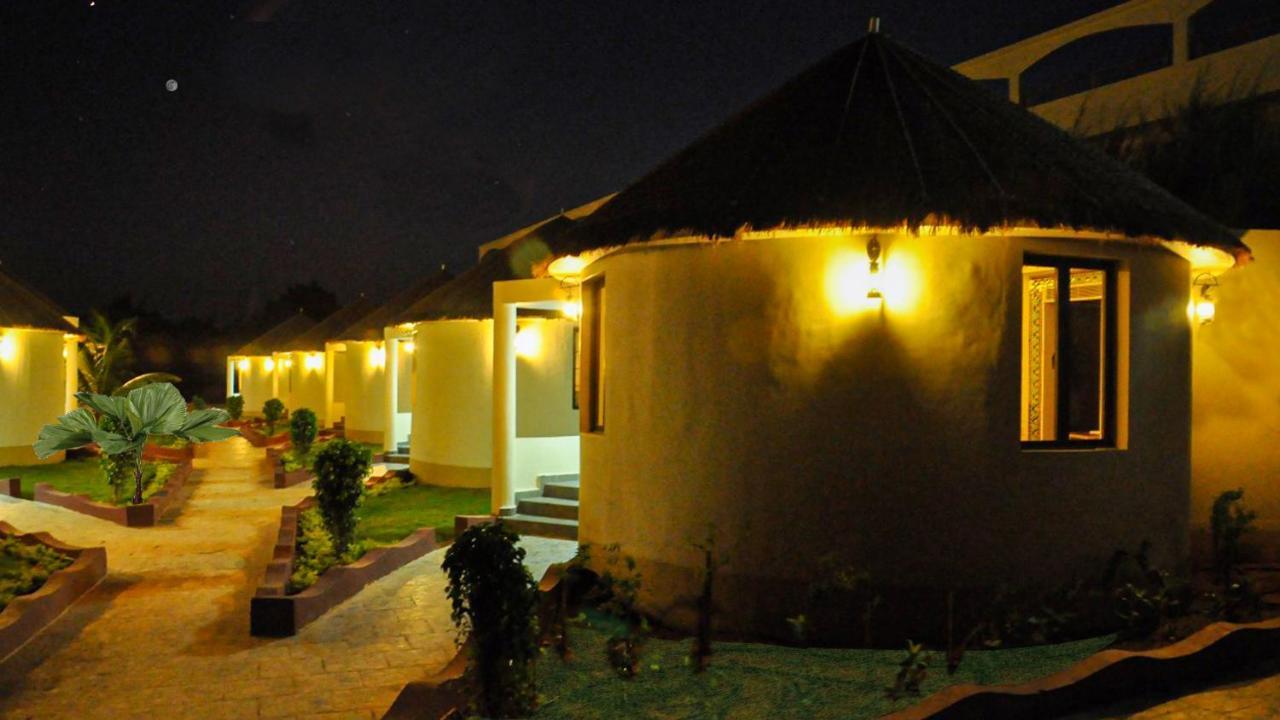 Seven Sky Clarks Exotica Hotell Bhuj Eksteriør bilde