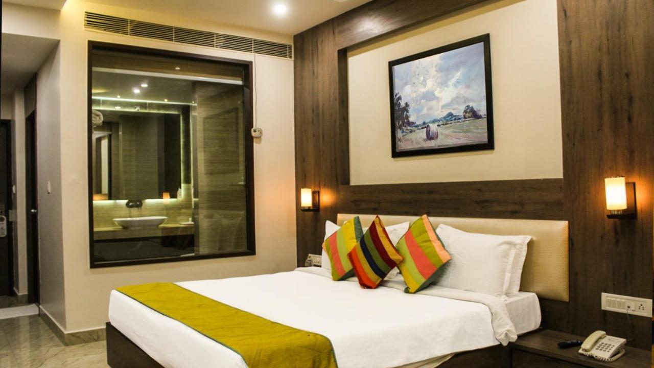 Seven Sky Clarks Exotica Hotell Bhuj Eksteriør bilde