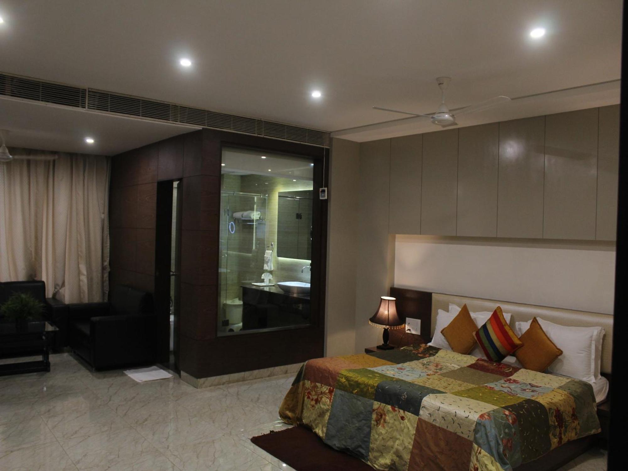 Seven Sky Clarks Exotica Hotell Bhuj Eksteriør bilde