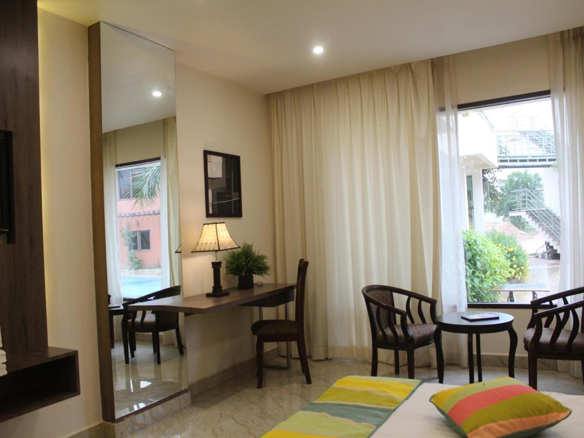 Seven Sky Clarks Exotica Hotell Bhuj Eksteriør bilde