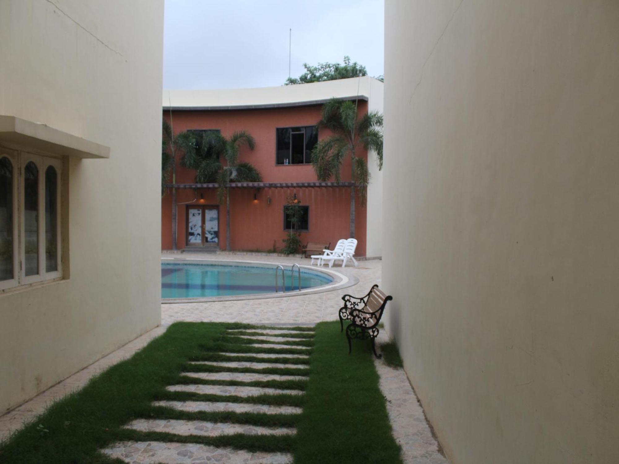 Seven Sky Clarks Exotica Hotell Bhuj Eksteriør bilde