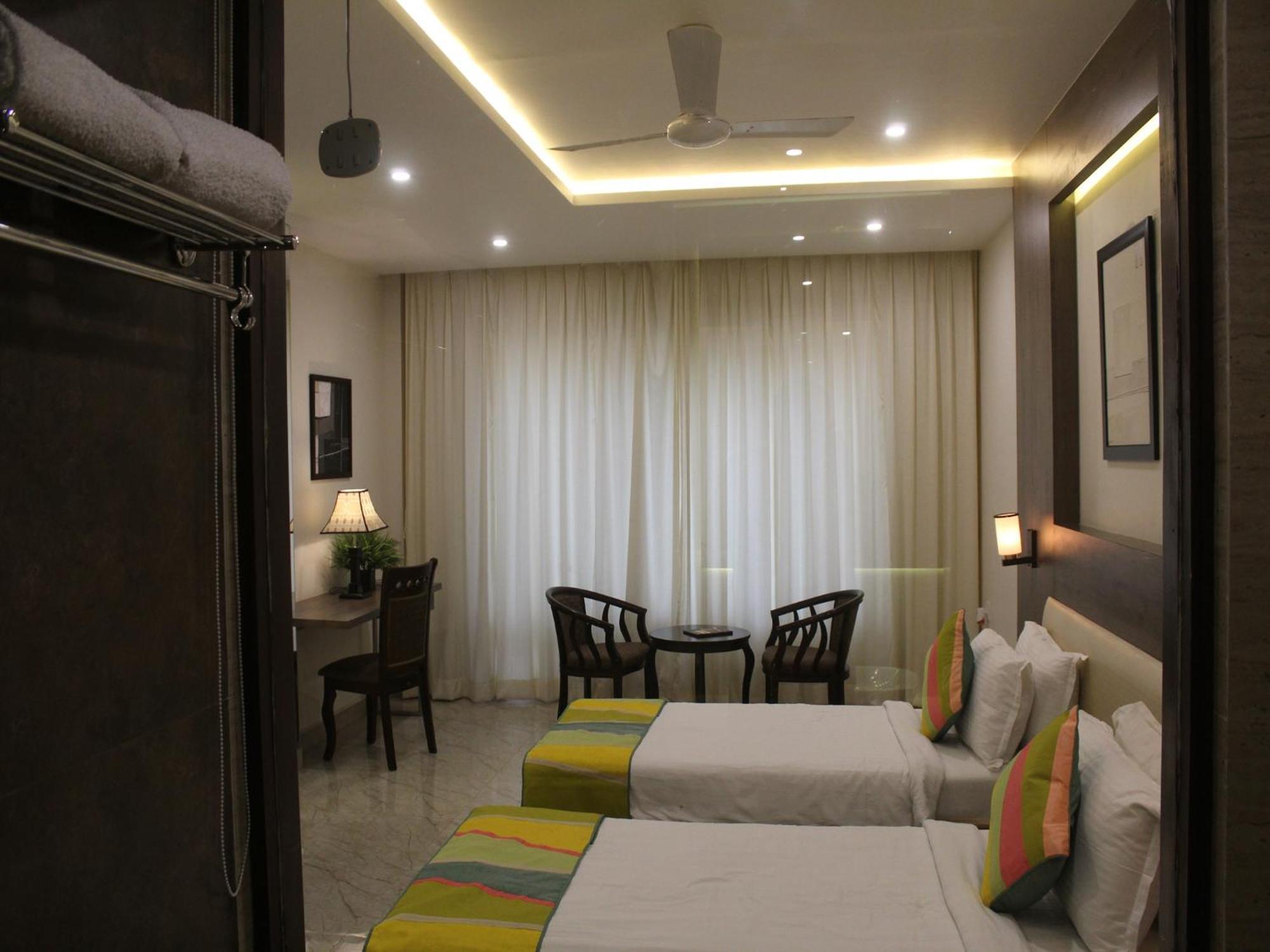 Seven Sky Clarks Exotica Hotell Bhuj Eksteriør bilde