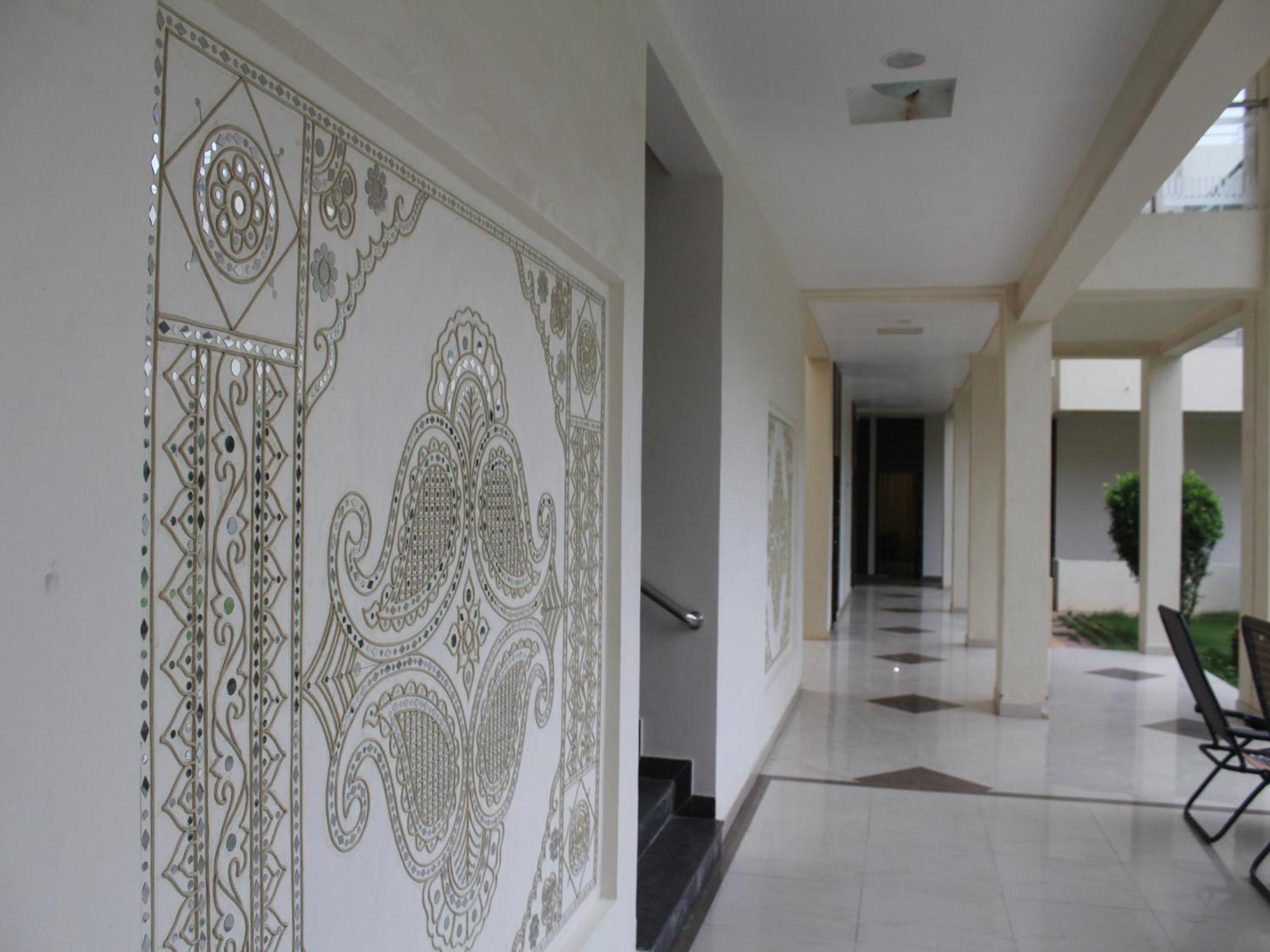 Seven Sky Clarks Exotica Hotell Bhuj Eksteriør bilde