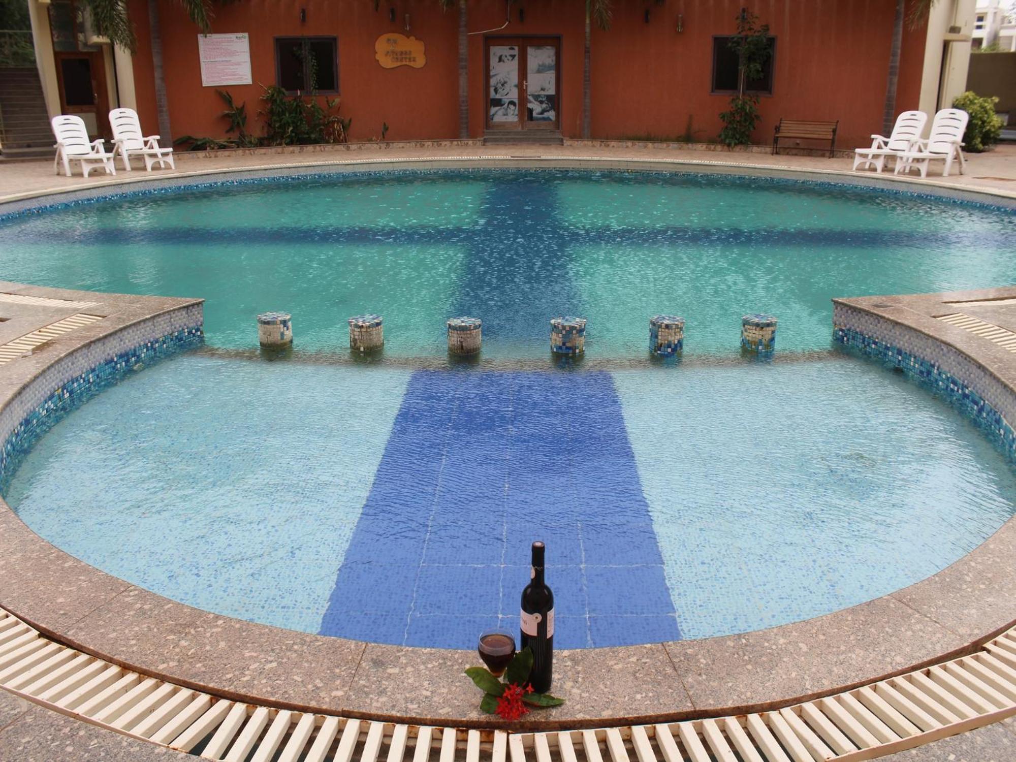 Seven Sky Clarks Exotica Hotell Bhuj Eksteriør bilde