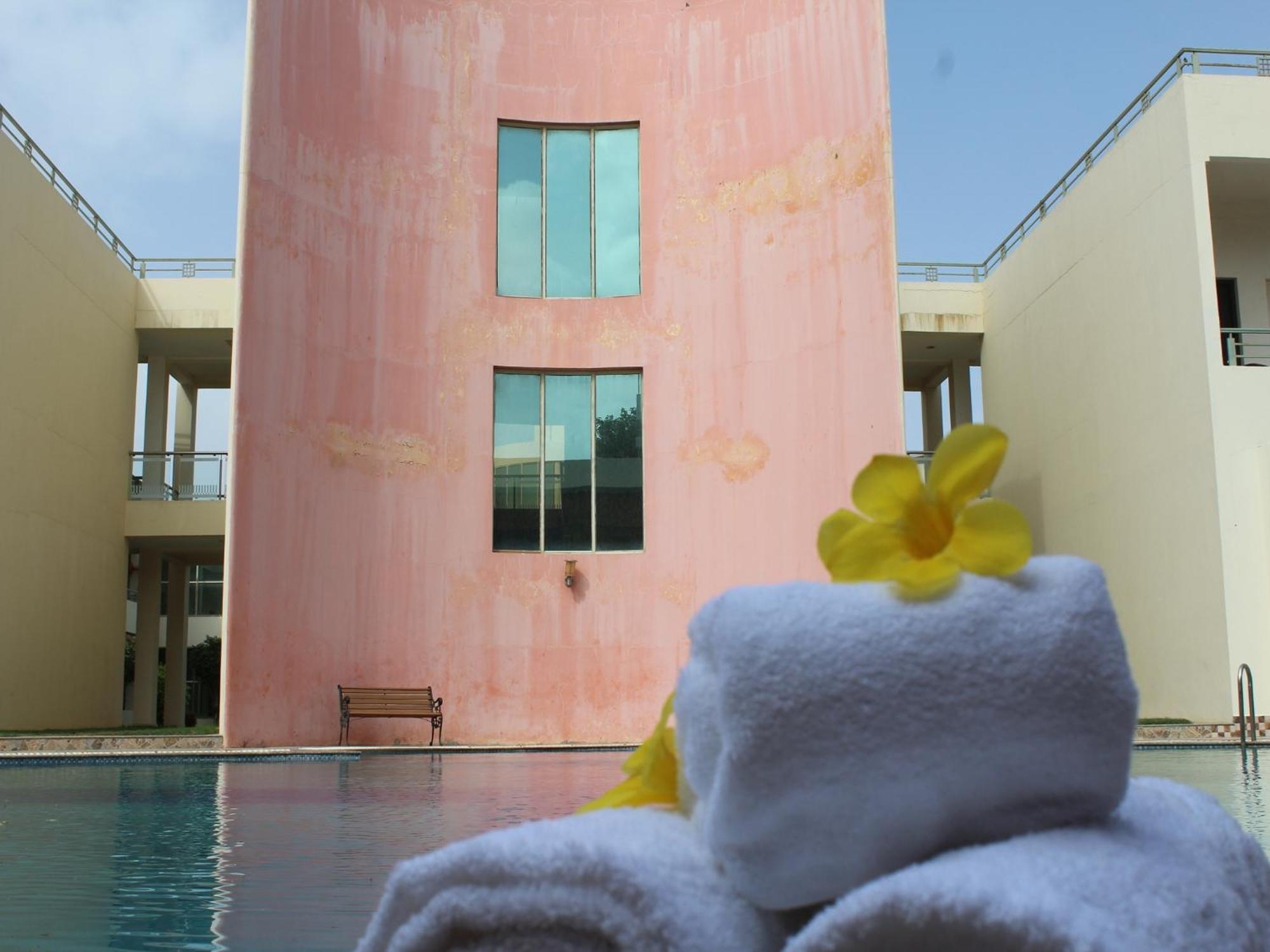 Seven Sky Clarks Exotica Hotell Bhuj Eksteriør bilde
