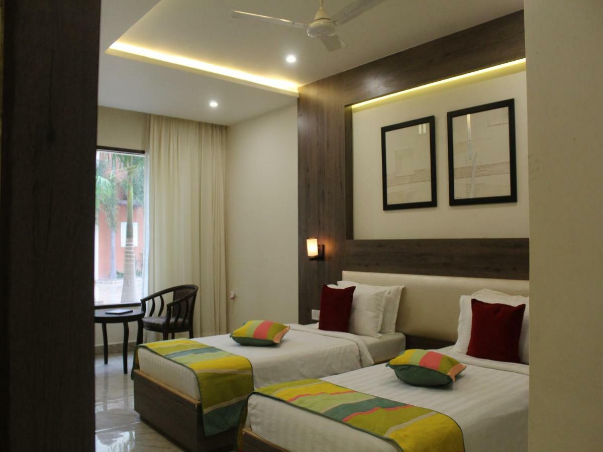 Seven Sky Clarks Exotica Hotell Bhuj Eksteriør bilde