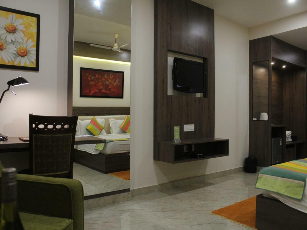 Seven Sky Clarks Exotica Hotell Bhuj Eksteriør bilde