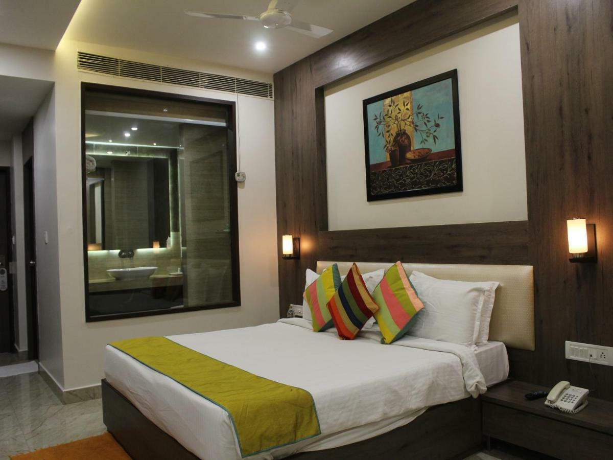 Seven Sky Clarks Exotica Hotell Bhuj Eksteriør bilde