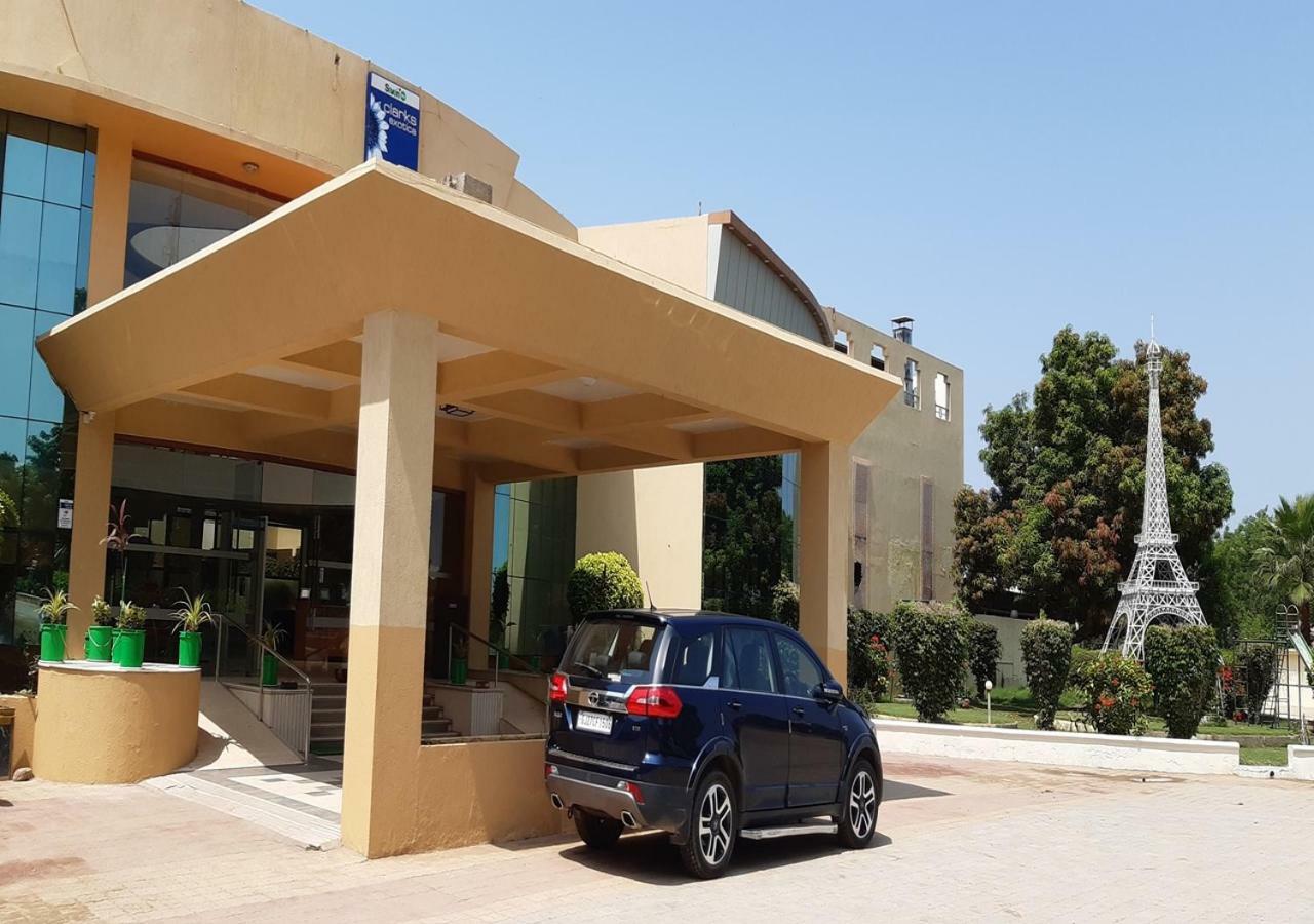 Seven Sky Clarks Exotica Hotell Bhuj Eksteriør bilde