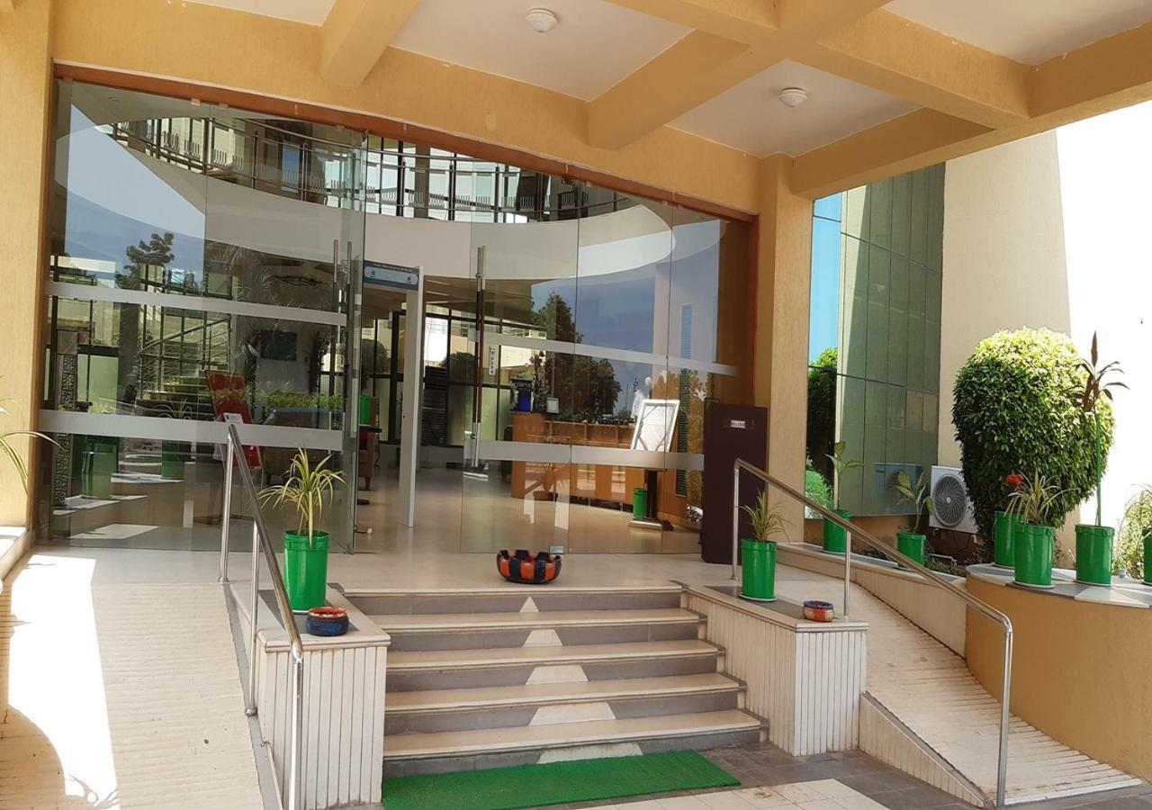 Seven Sky Clarks Exotica Hotell Bhuj Eksteriør bilde